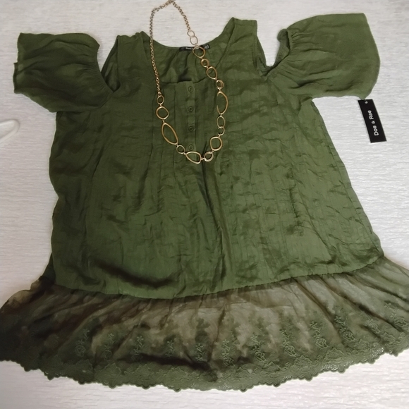 Doe & Rae Tops - Doe & Rae Large Olive Green Puff Cold Shoulder Sleeve Blouse